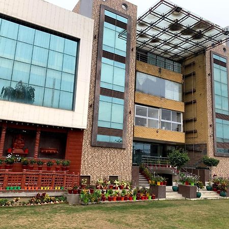 Hotel Lake View Grand Lucknow Buitenkant foto