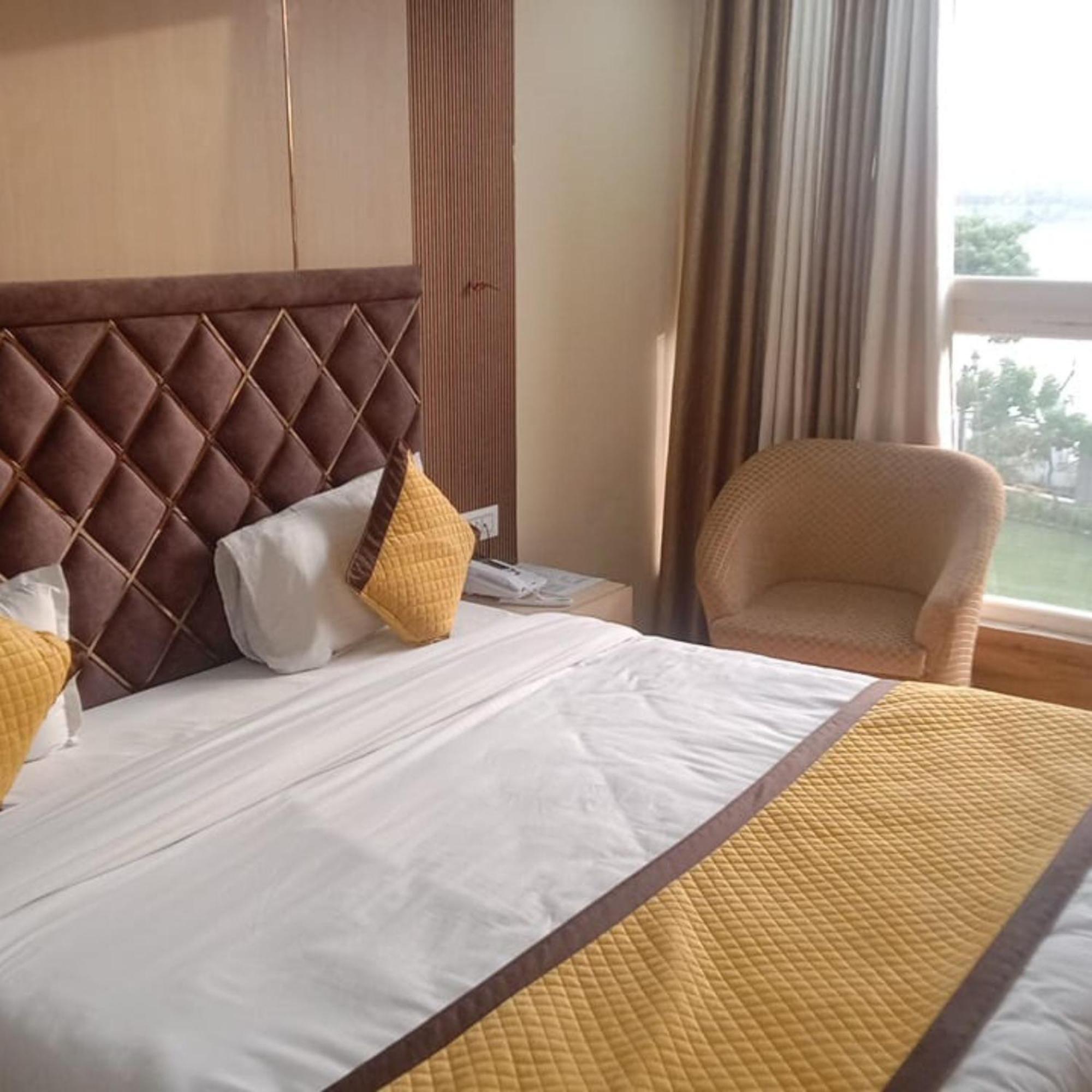 Hotel Lake View Grand Lucknow Buitenkant foto