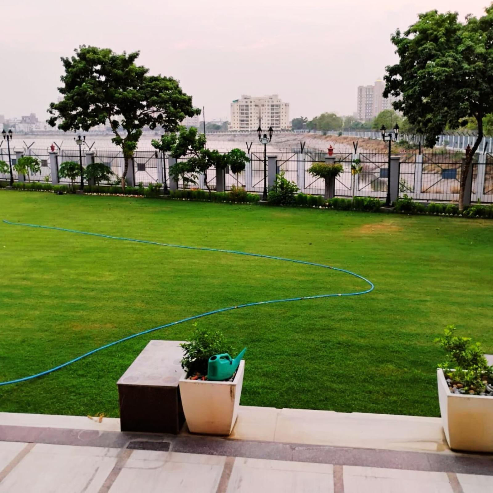 Hotel Lake View Grand Lucknow Buitenkant foto