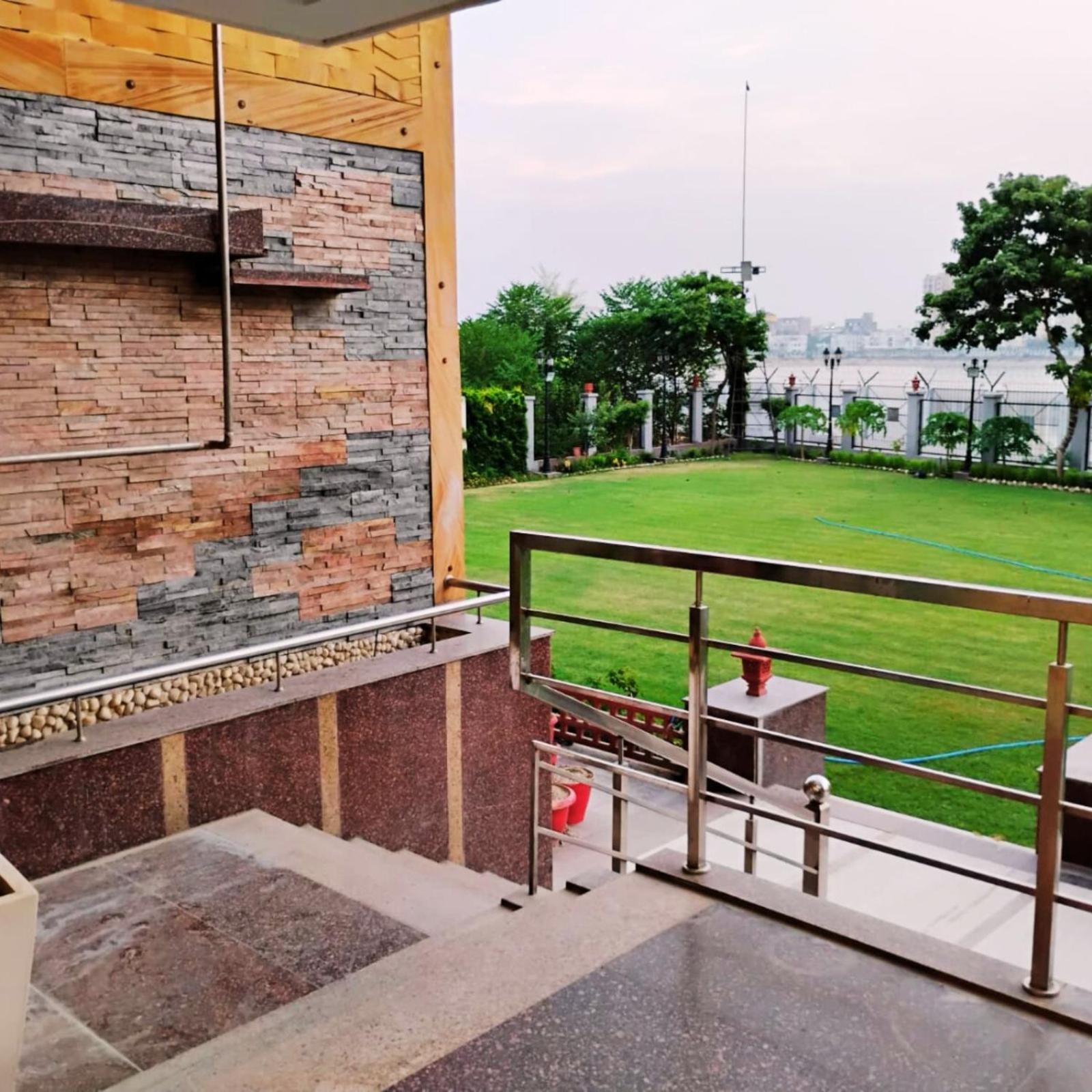 Hotel Lake View Grand Lucknow Buitenkant foto