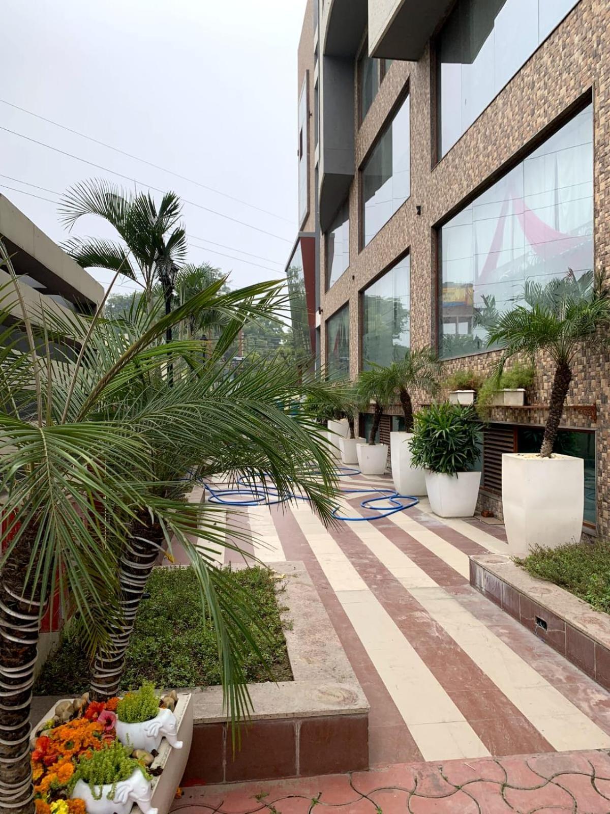Hotel Lake View Grand Lucknow Buitenkant foto