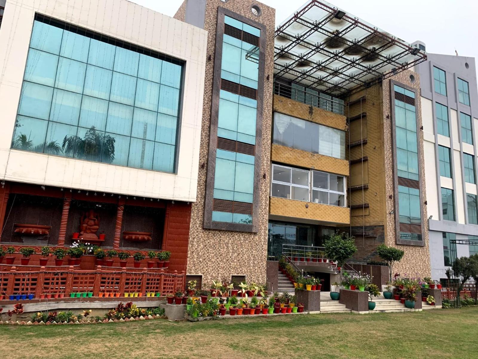 Hotel Lake View Grand Lucknow Buitenkant foto