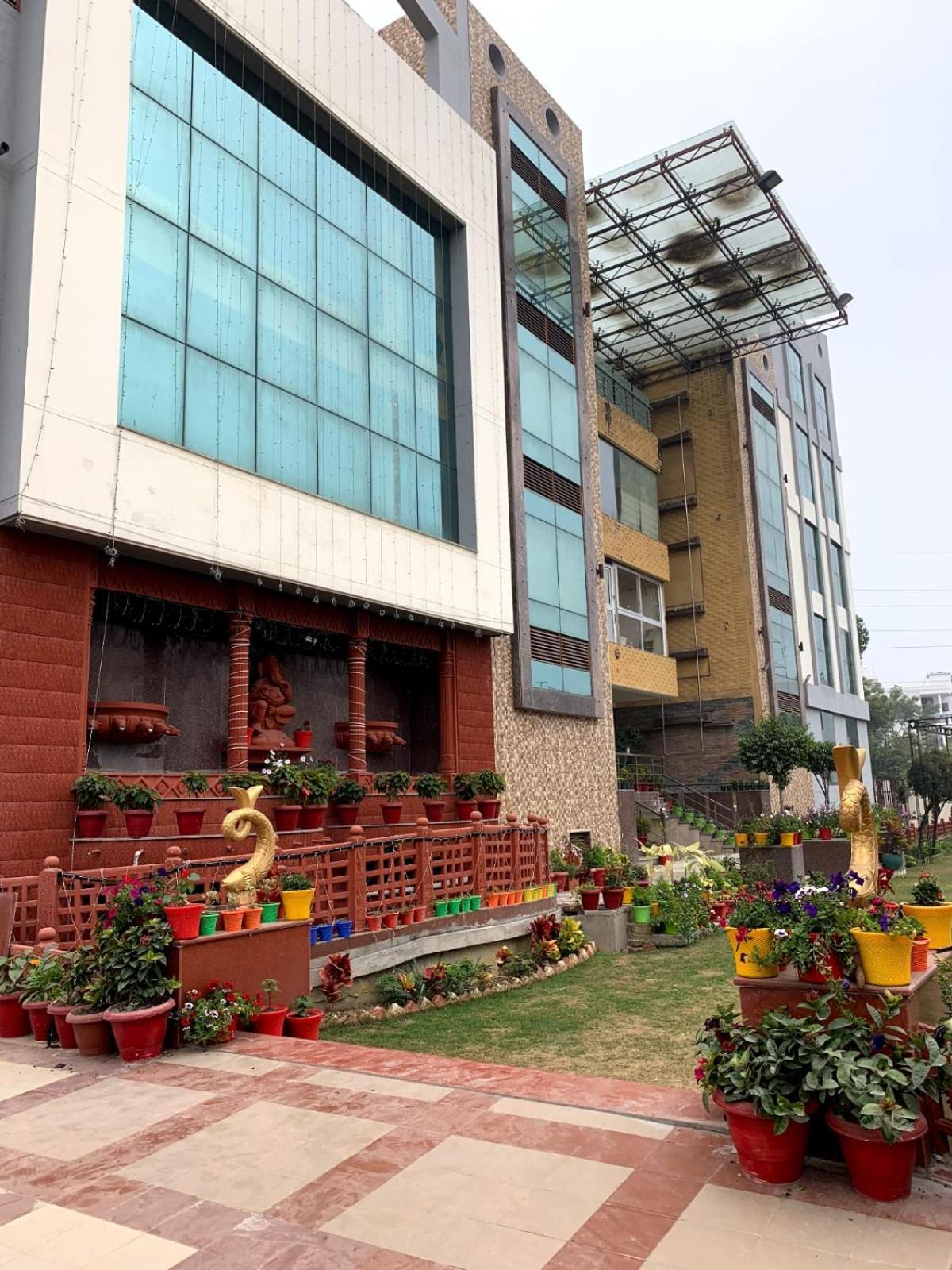 Hotel Lake View Grand Lucknow Buitenkant foto