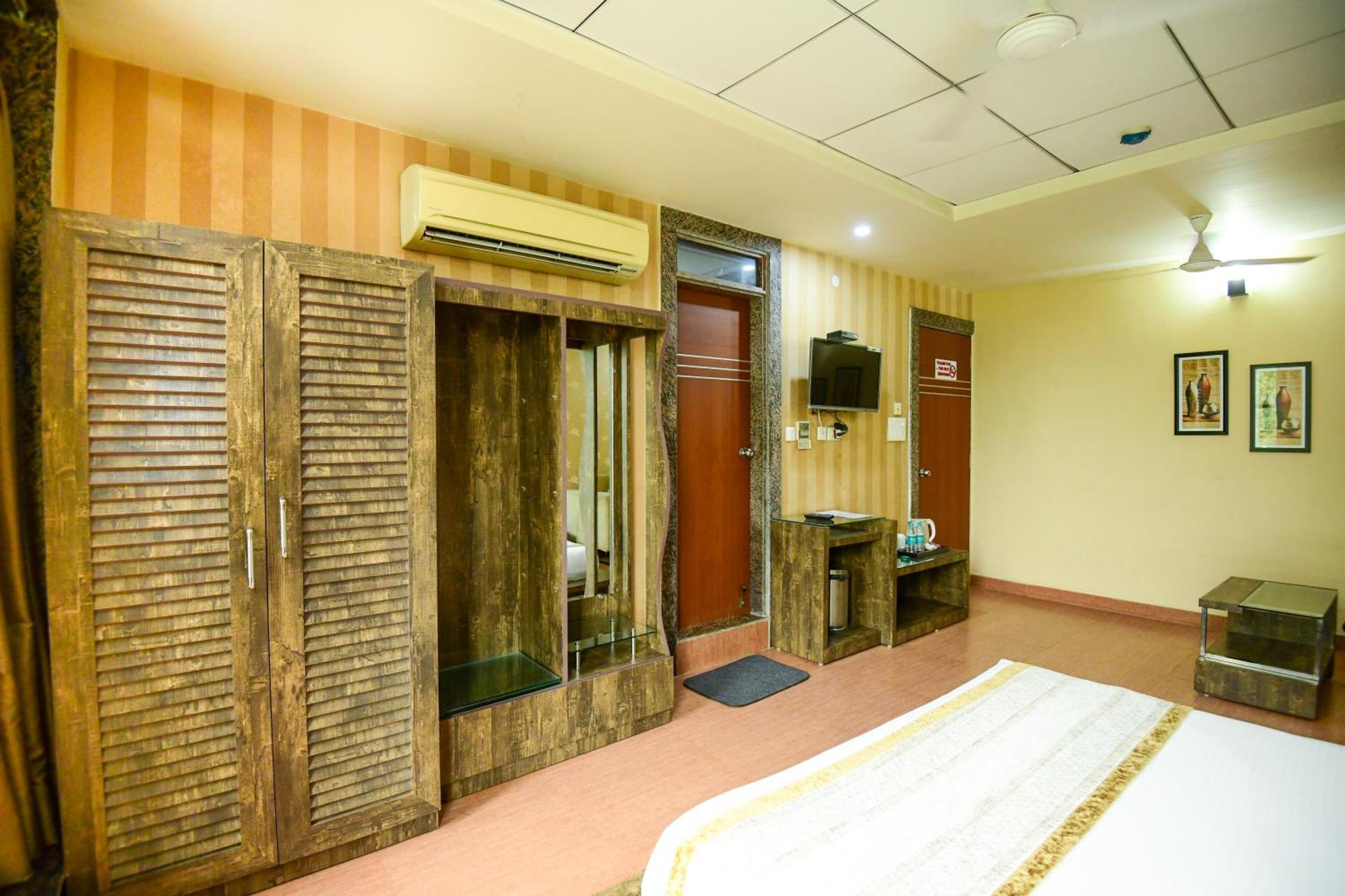 Hotel Lake View Grand Lucknow Buitenkant foto