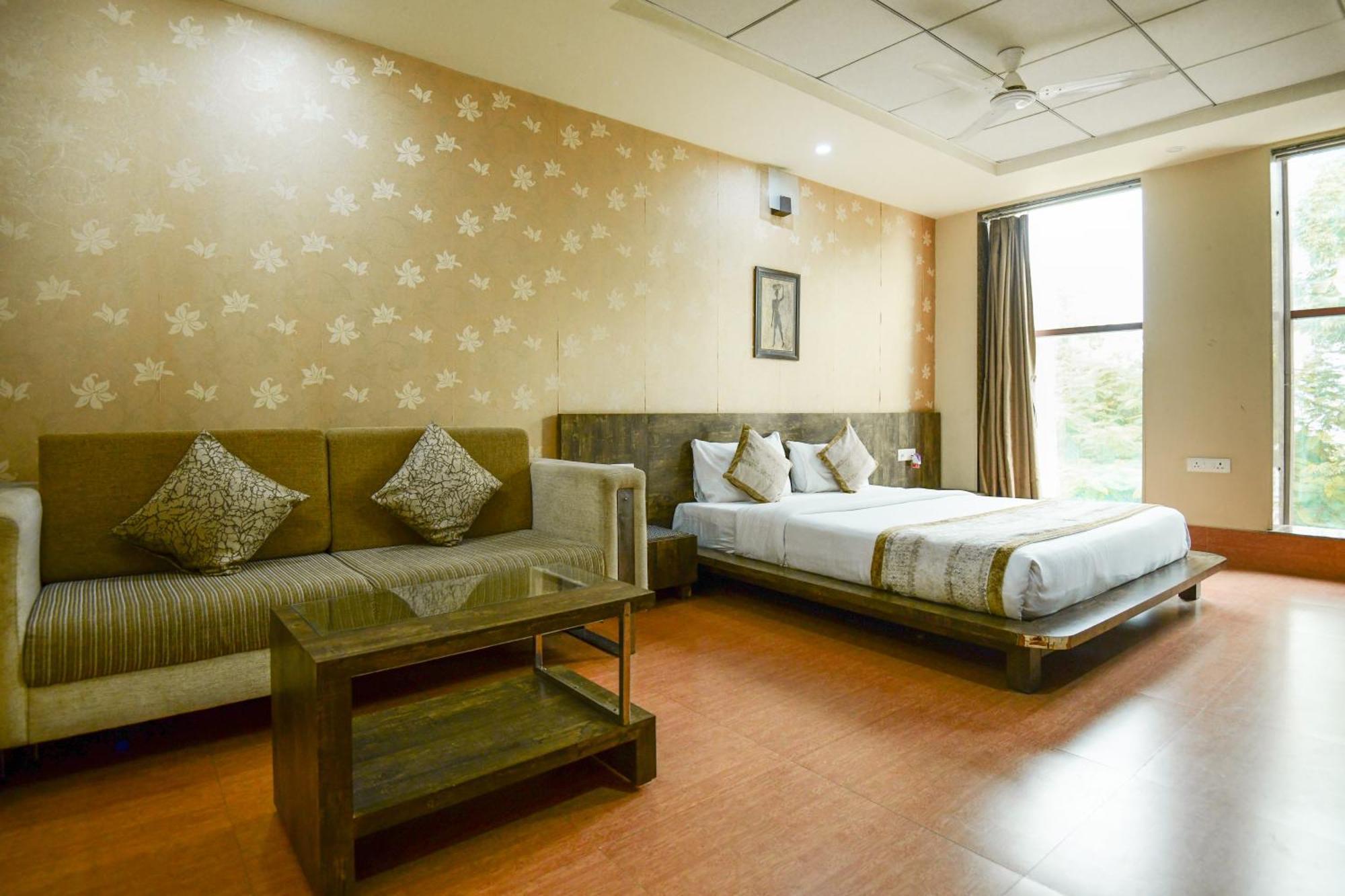 Hotel Lake View Grand Lucknow Buitenkant foto
