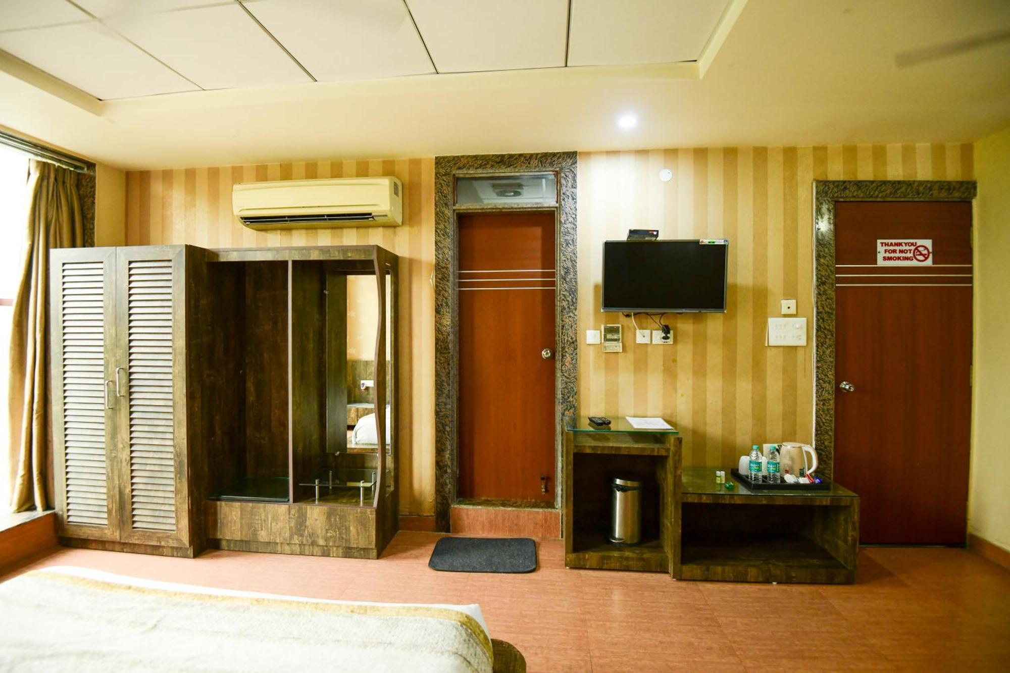 Hotel Lake View Grand Lucknow Buitenkant foto